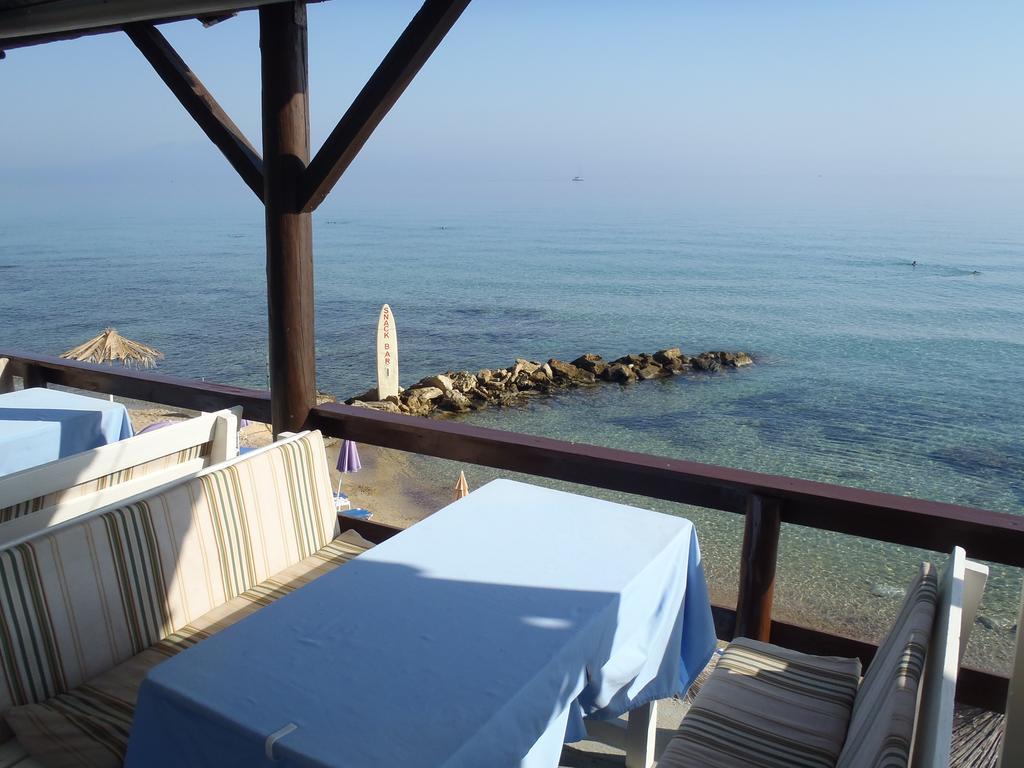 Loukas Apartments On The Waves Tragaki Quarto foto