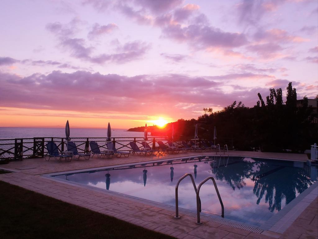 Loukas Apartments On The Waves Tragaki Quarto foto