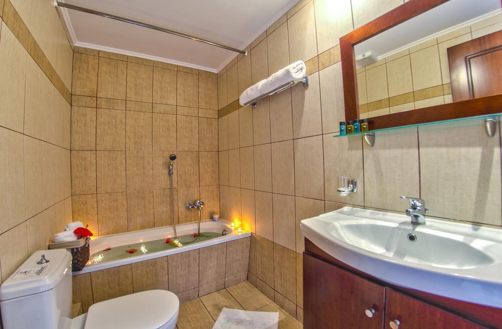 Loukas Apartments On The Waves Tragaki Quarto foto