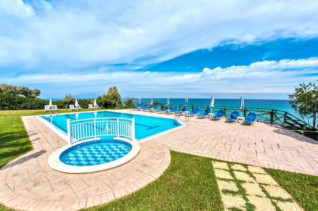 Loukas Apartments On The Waves Tragaki Quarto foto