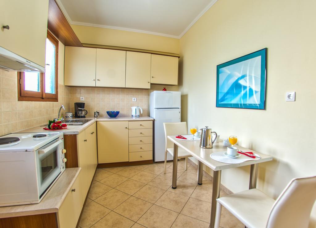 Loukas Apartments On The Waves Tragaki Quarto foto