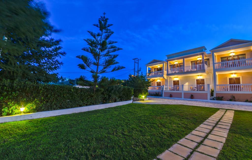 Loukas Apartments On The Waves Tragaki Quarto foto
