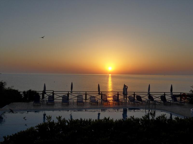 Loukas Apartments On The Waves Tragaki Exterior foto